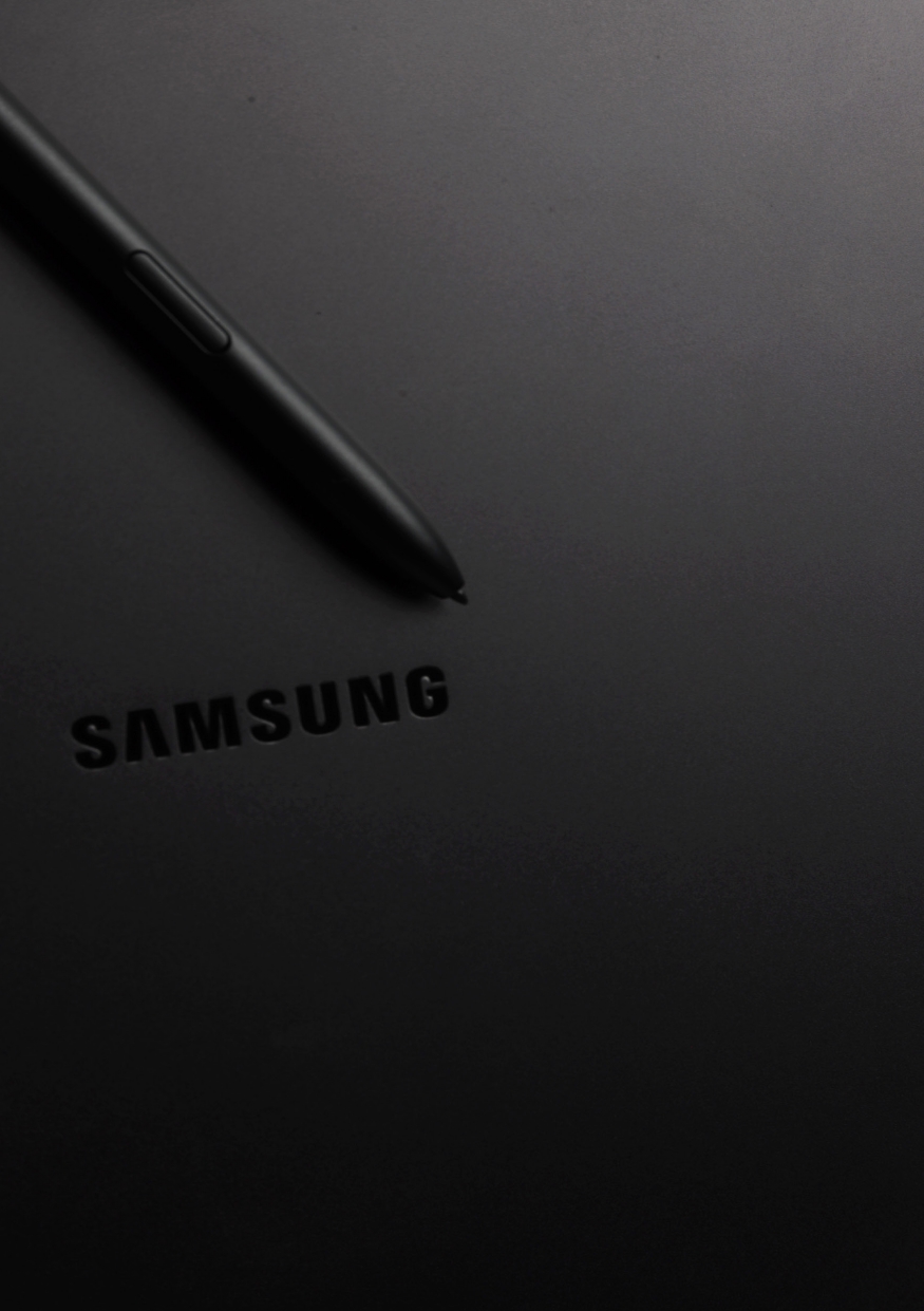 Product photography of the Samsung Galaxy Book 3 Pro 360